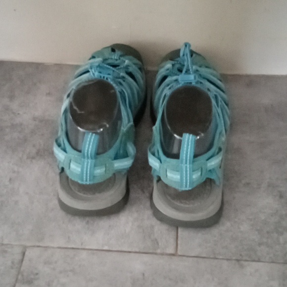 KEEN women si ze 8.5 - Picture 4 of 5